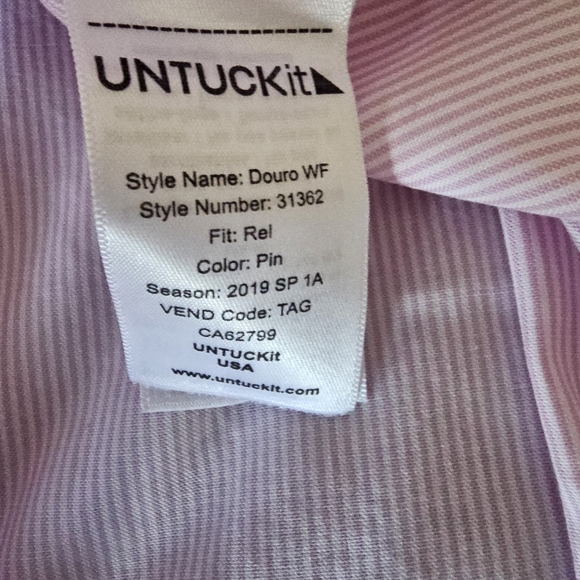 UNTUCKit Medium Mens Douro Wrinkle Free Button Down Relaxed Fit Pinstripe Shirt - Picture 8 of 9